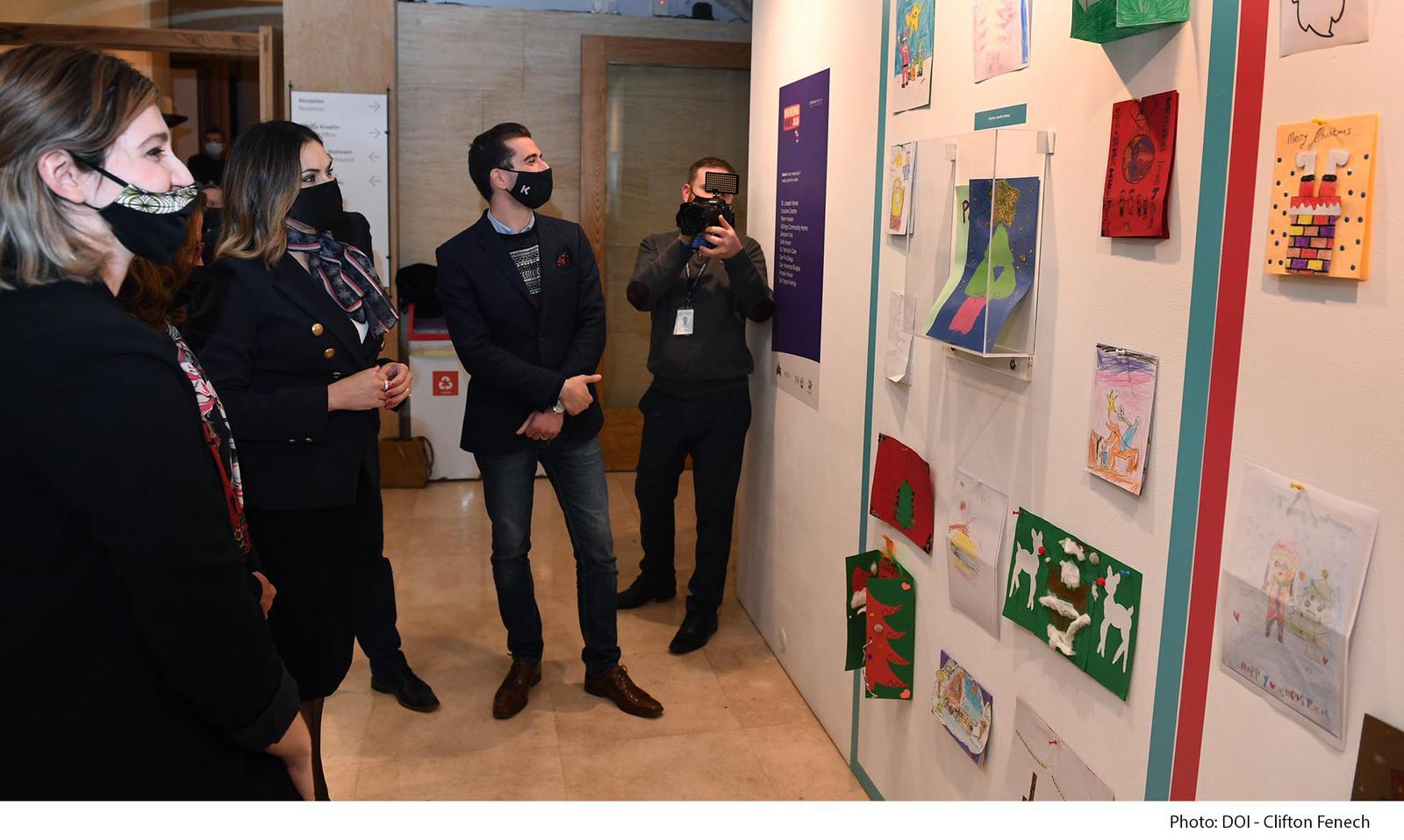Magħżula l-kartolini tal-Milied għall-Uffiċċju tal-Prim Ministru ddiżinjati minn tfal li jgħixu fiddjar residenzjali