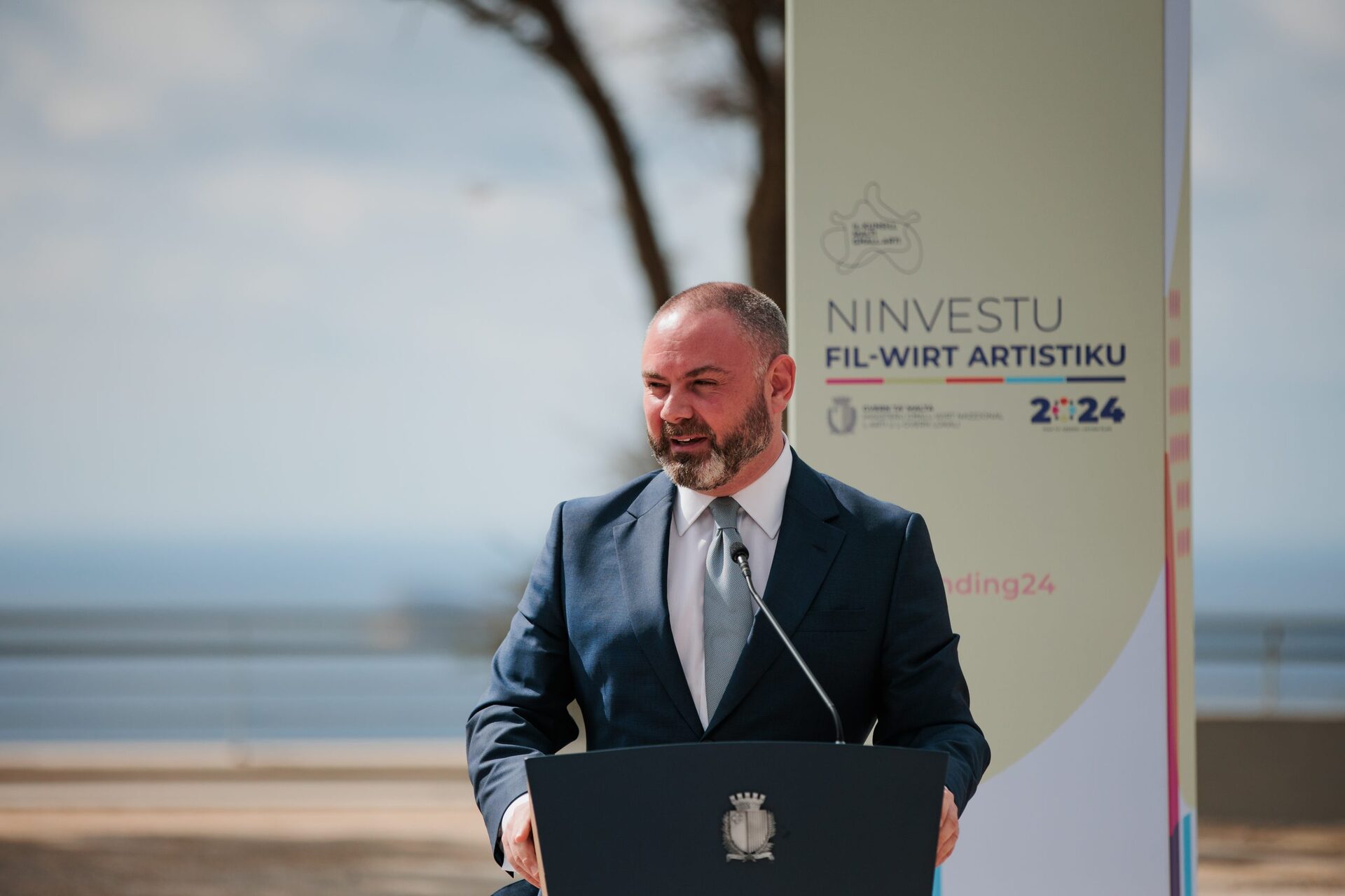 €700,000 announced in support of band clubs, feast decorations, and fireworks factories associations