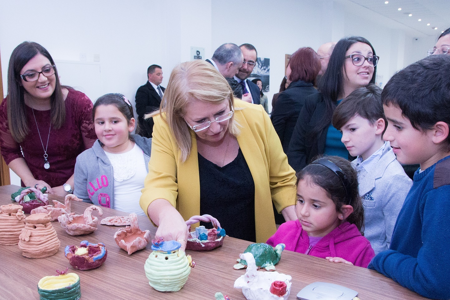 Clay modelling workshops for children from families disrupted by illness